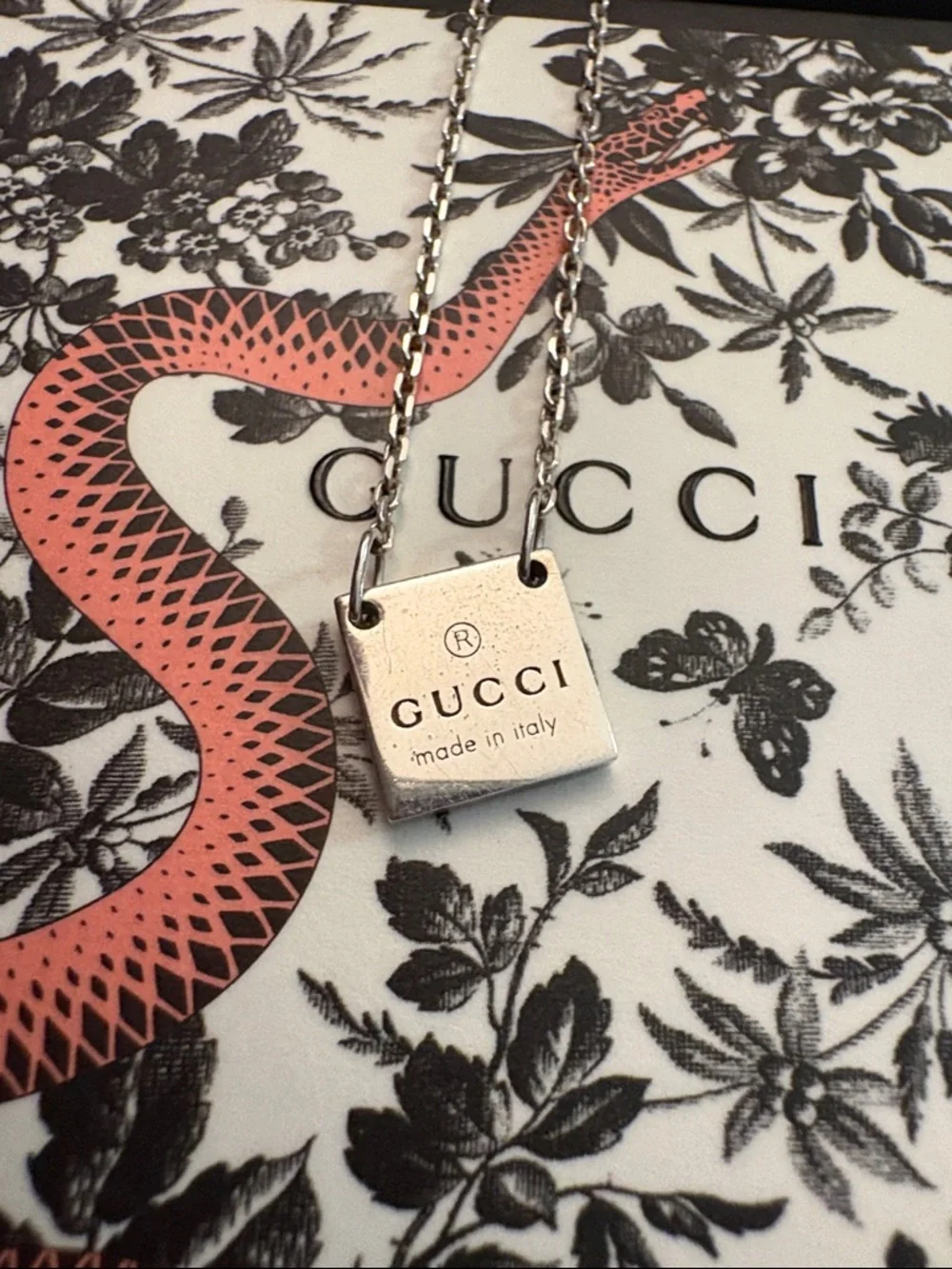 Gucci Silver Square Logo Pendant Necklace - Picture 6 of 6
